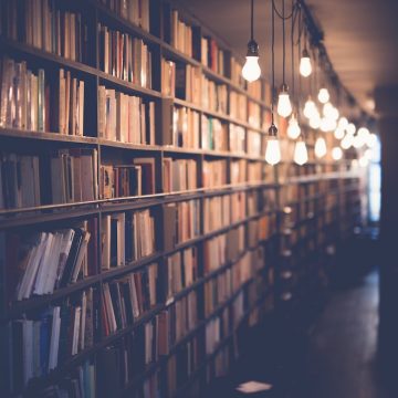 深い学びを生み出す“場”のつくりかた|ミミクリの本棚 vol.1『 「未来の学び」をデザインする -空間・活動・共同体 』